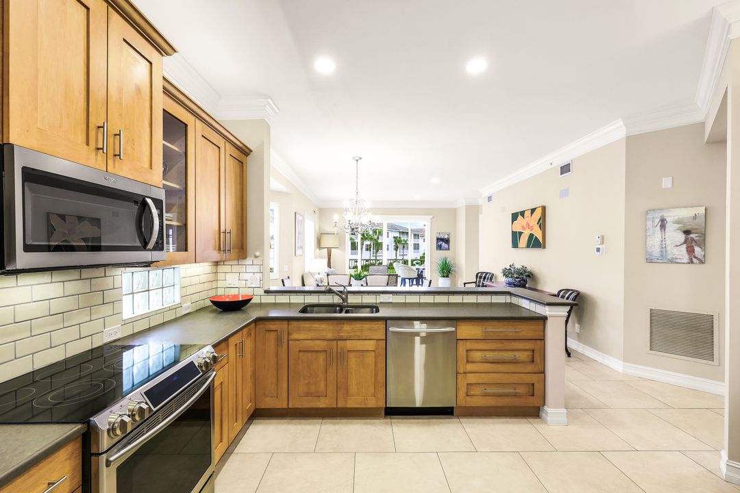 805 Bentwater Cir #101, Naples, FL 34108