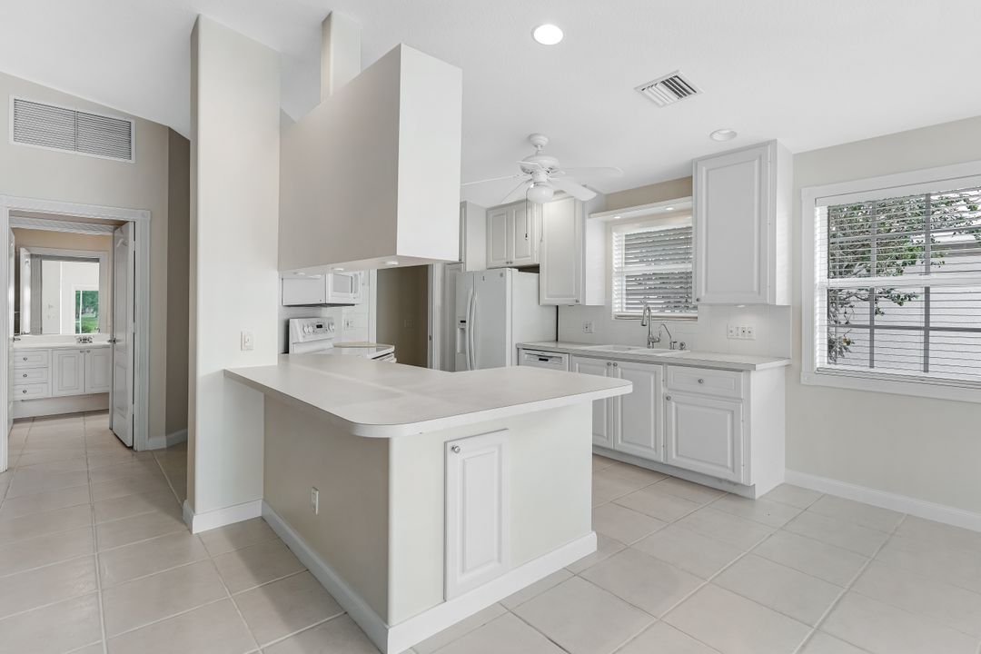 3360 Cayman Ln, Naples, FL 34119