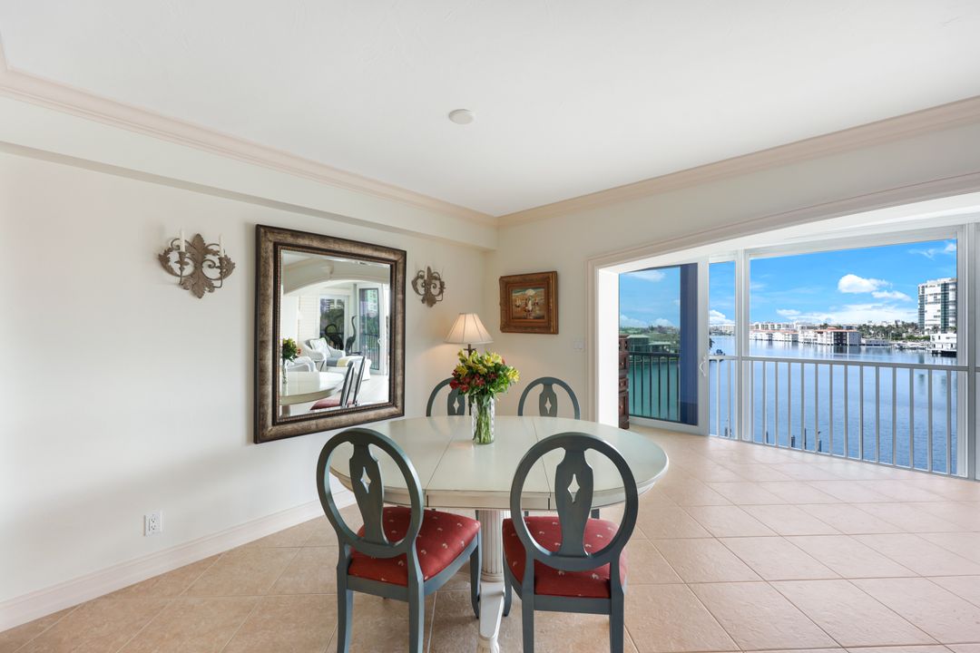 250 Park Shore Dr, Naples, FL 34103