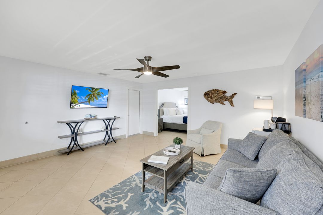 9467 Gulf Shore Dr, Naples, FL 34108