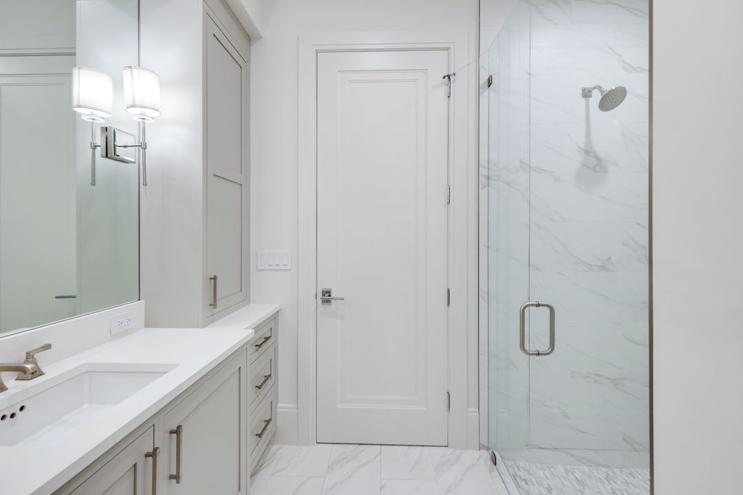 541 Whispering Pine Ct, Naples, FL 34103
