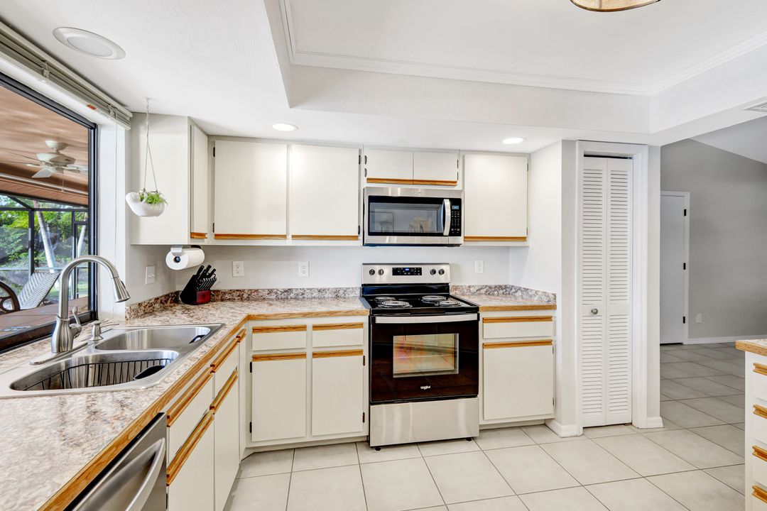 1940 SE 6th Ave, Cape Coral, FL 33990