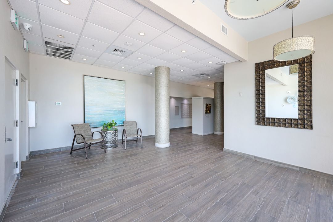 25 Bluebill Ave #1105, Naples, FL 34108