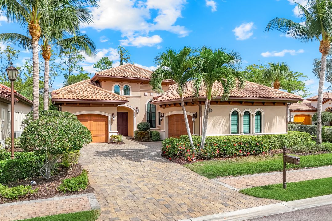 6419 Vivaldi Ct, Naples, FL 34113