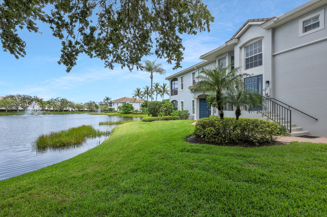 5012 Maxwell Cir #101, Naples, FL 34105