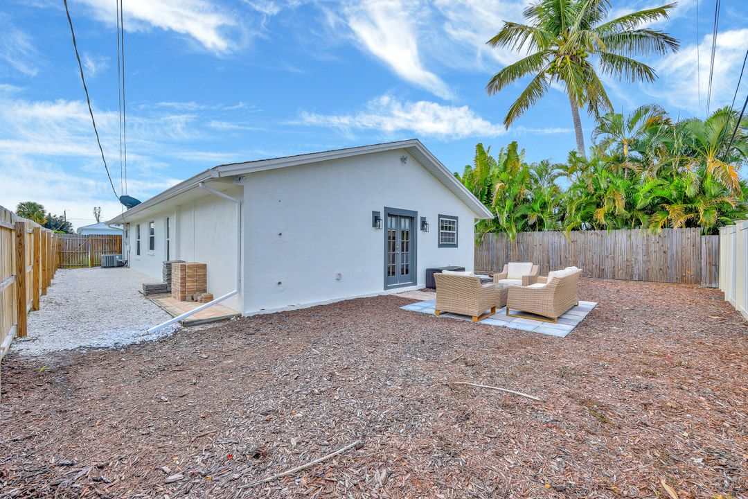 625 95th Ave N, Naples, FL 34108