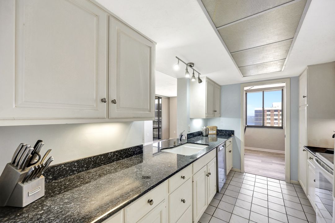 11 Bluebill Ave #1005, Naples, FL 34108