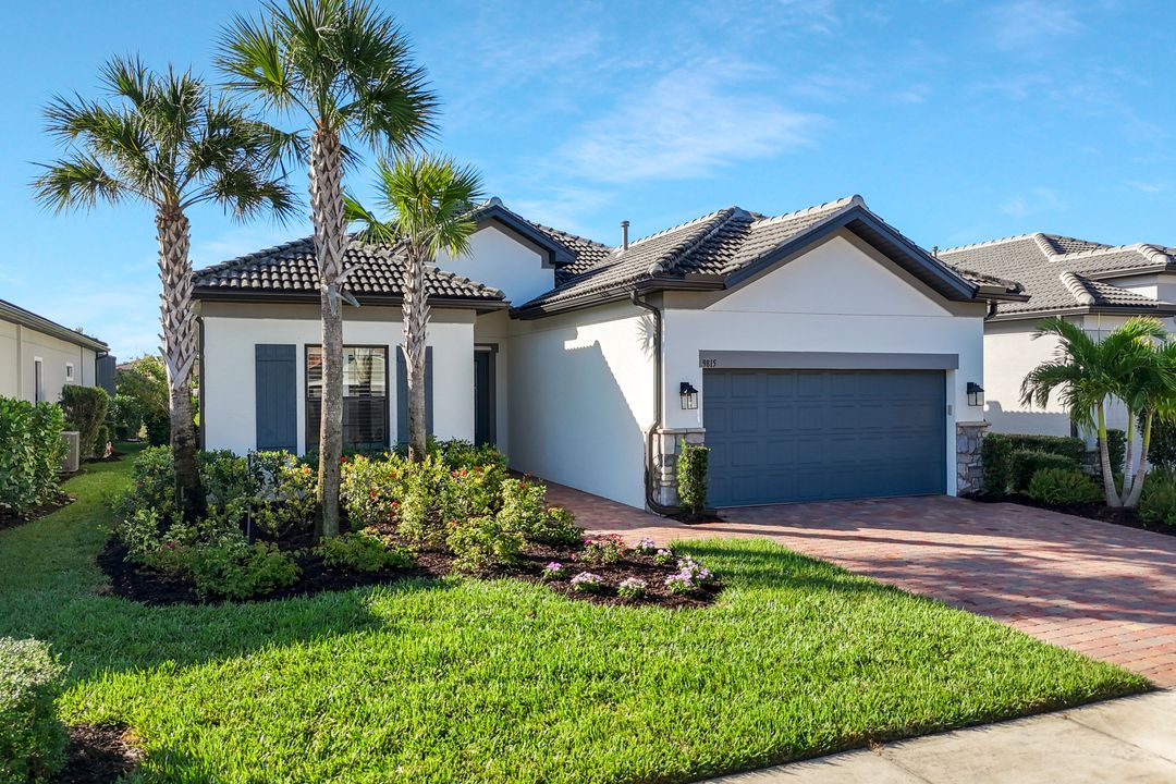 9815 Everglades Dr, Naples, FL 34120