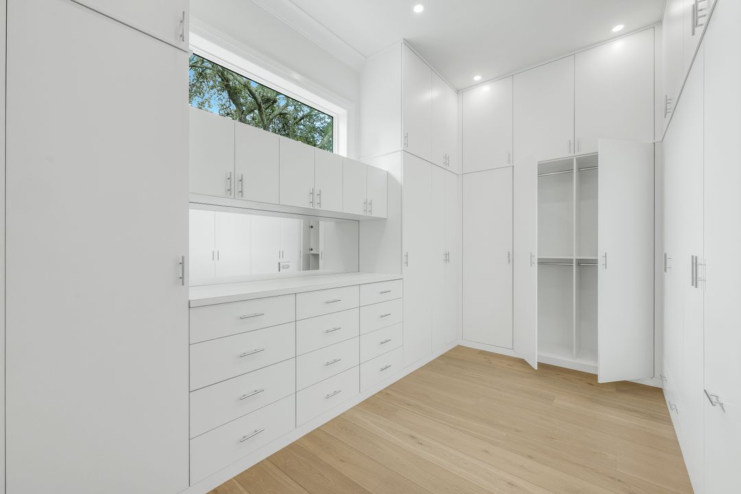 208 Hickory Rd, Naples, FL 34108