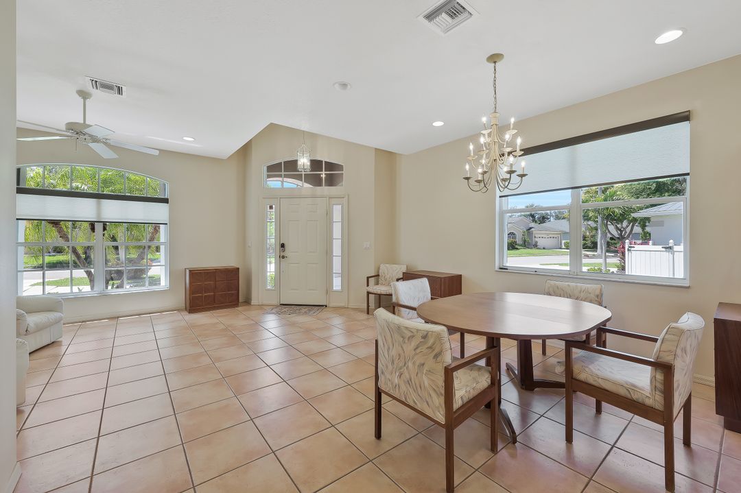 1726 Emerald Cove Cir, Cape Coral, FL 33991