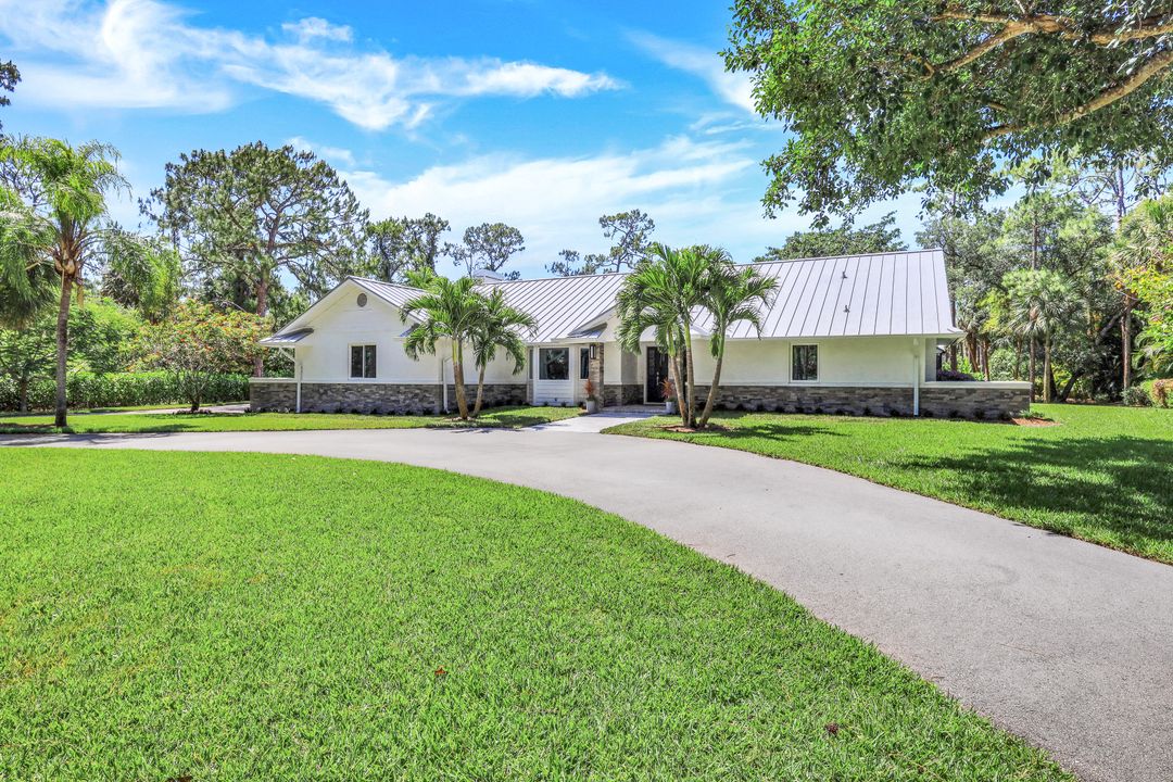 6010 Standing Oaks Ln, Naples, FL 34119
