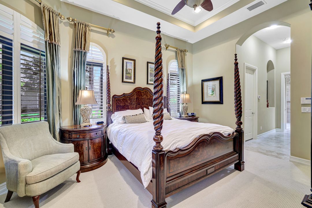 7748 Classics Dr, Naples, FL 34113