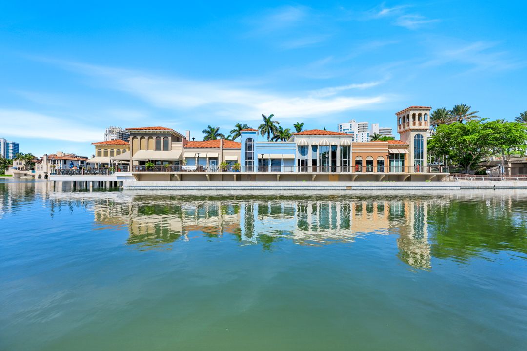 250 Park Shore Dr #601, Naples, FL 34103