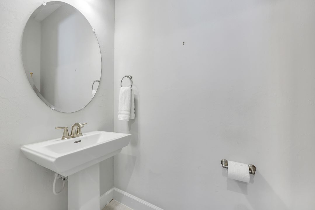 8262 Promoso Ct, Naples, FL 34114