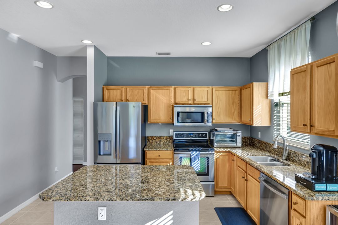 9262 Chestnut Tree Loop, Fort Myers, FL 33967