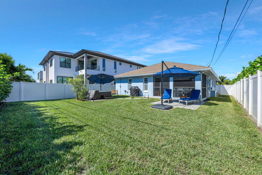 532 103rd Ave N, Naples, FL 34108