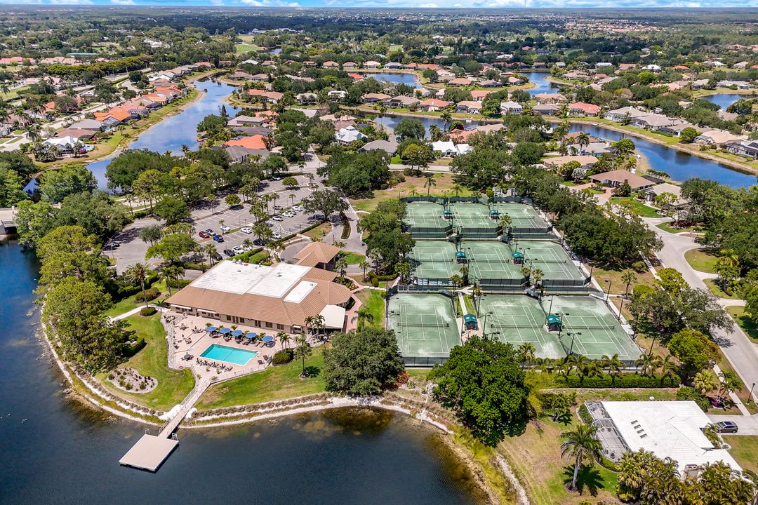 4332 Mistlethrush Ln, Naples, FL 34119