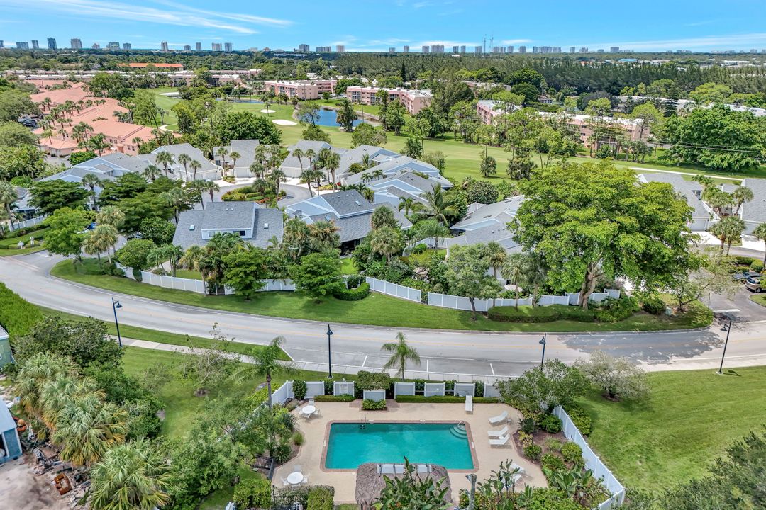 206 Woodshire Ln, Naples, FL 34105
