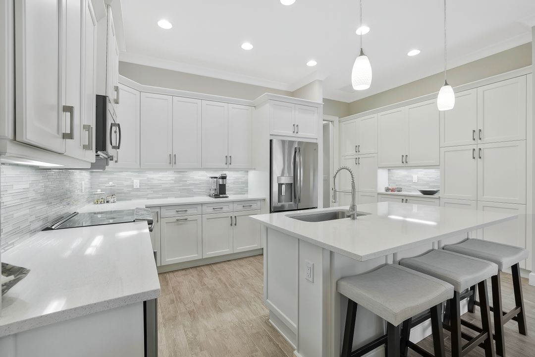 5665 Highbourne Dr, Naples, FL 34113