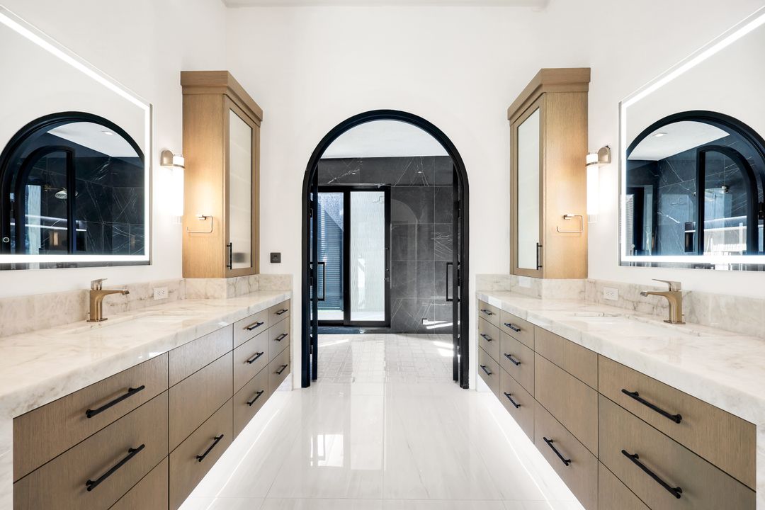 476 Palm Cir W, Naples, FL 34102