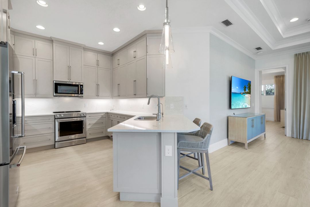 8825 Yucatan Ct, Naples, FL 34112