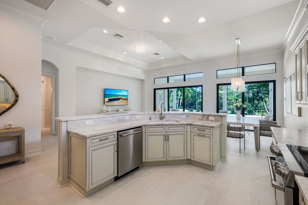 7319 Lantana Cir, Naples, FL 34119