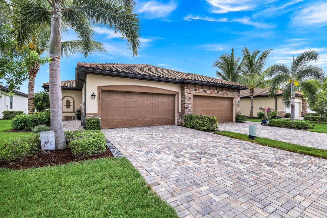 9159 Woodhurst Dr, Naples, FL 34120