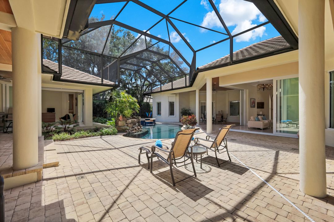 1284 Pocantico Ln, Naples, FL 34110