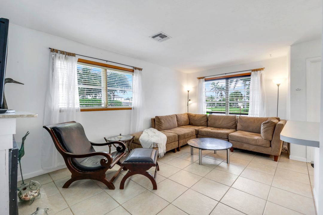 512 105th Ave N #1-2, Naples, FL 34108