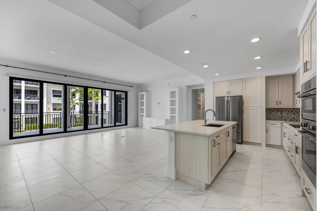 1135 3rd Ave S  #318, Naples, FL 34102
