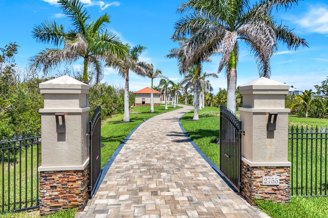 2755 Cussell Dr, Saint James City, FL 33956