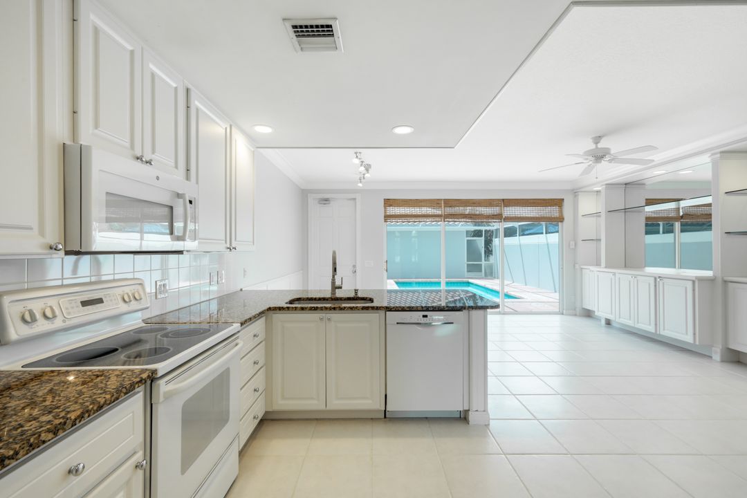 6124 Towncenter Cir, Naples, FL 34119