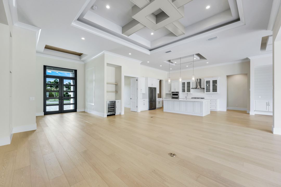 14282 Charthouse Cir, Naples, FL 34114