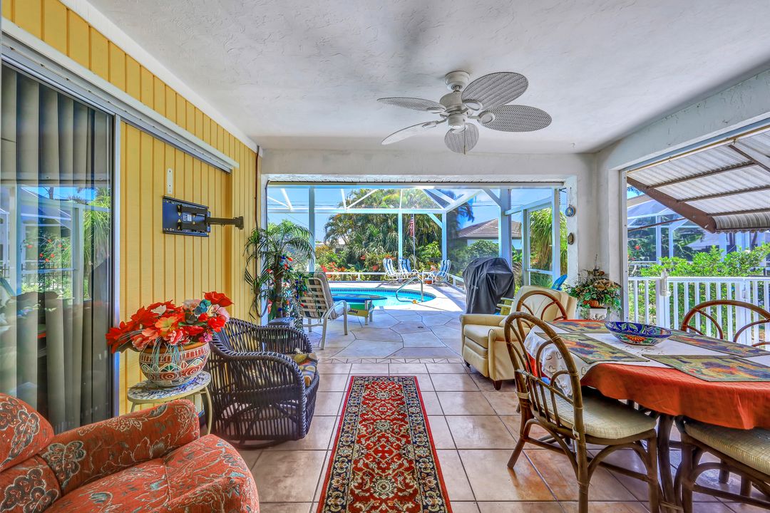 688 94th Ave N, Naples, FL 34108