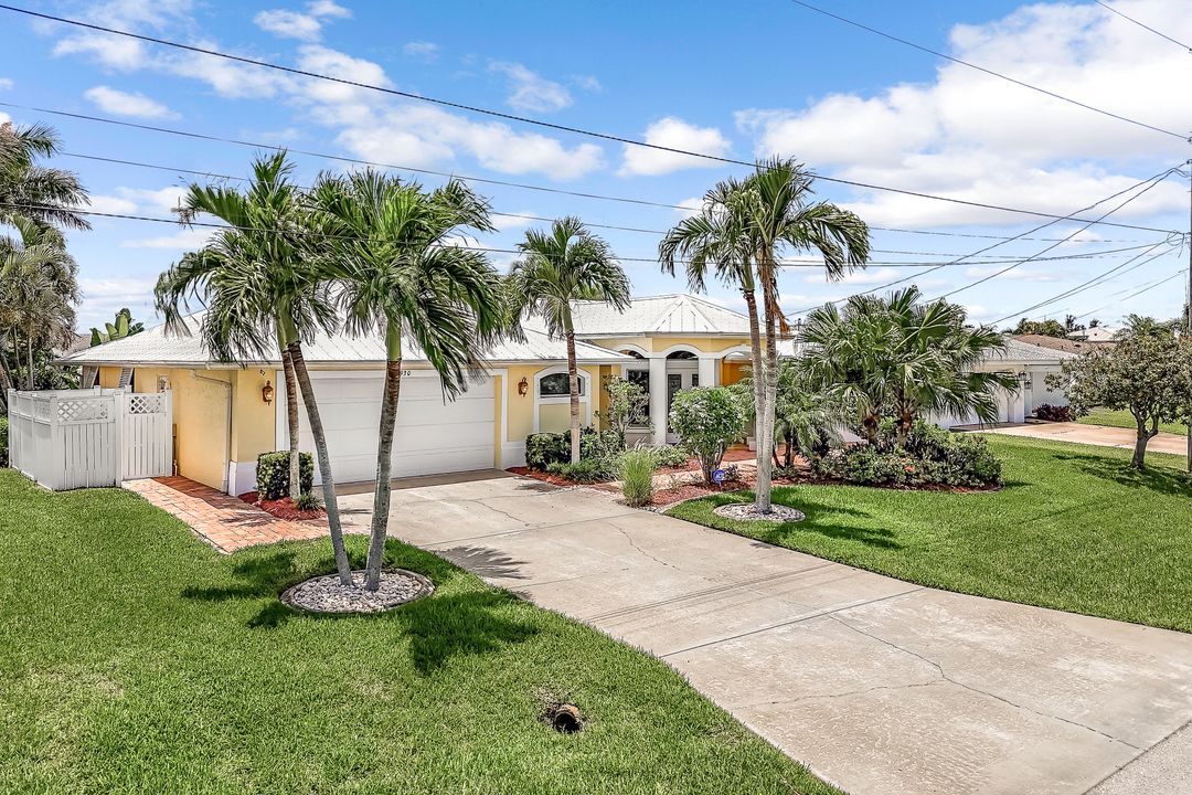 2930 SE 10th Pl, Cape Coral, FL 33904