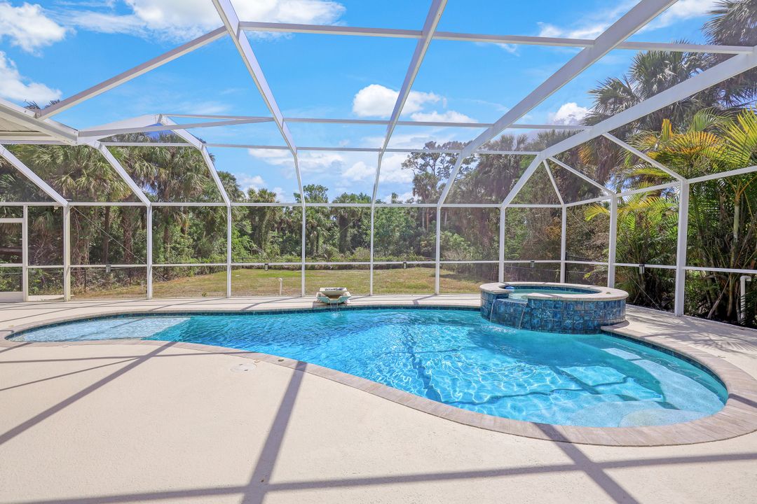 320 19th St NW, Naples, FL 34120