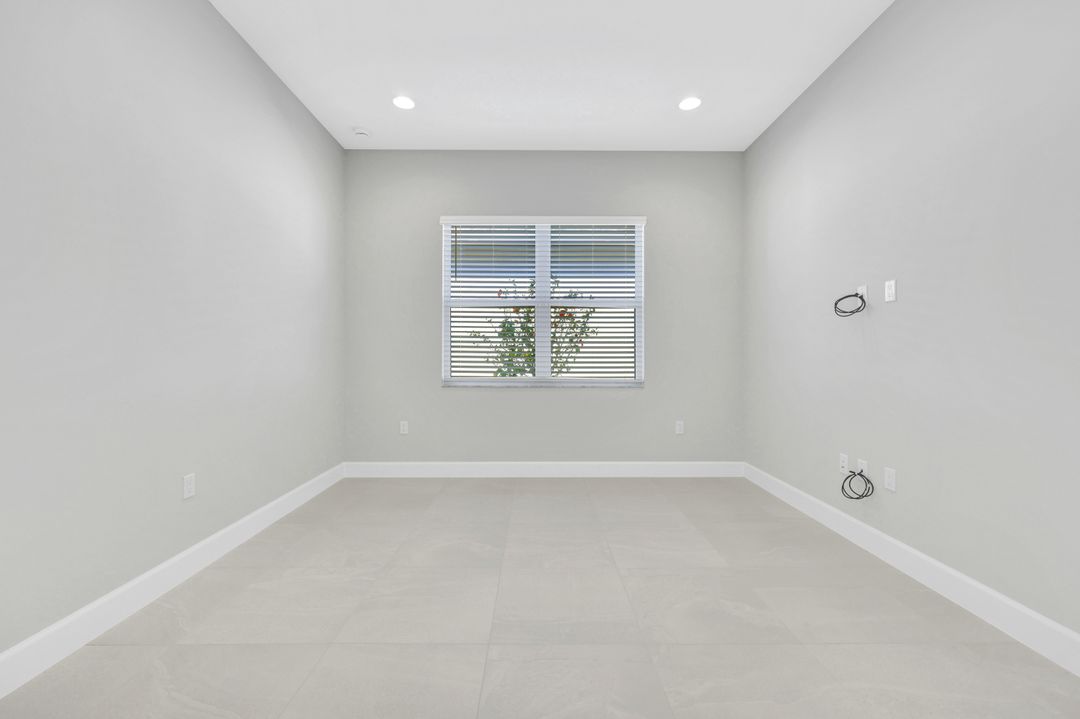 2581 Kingfisher Dr, Naples, FL 34112