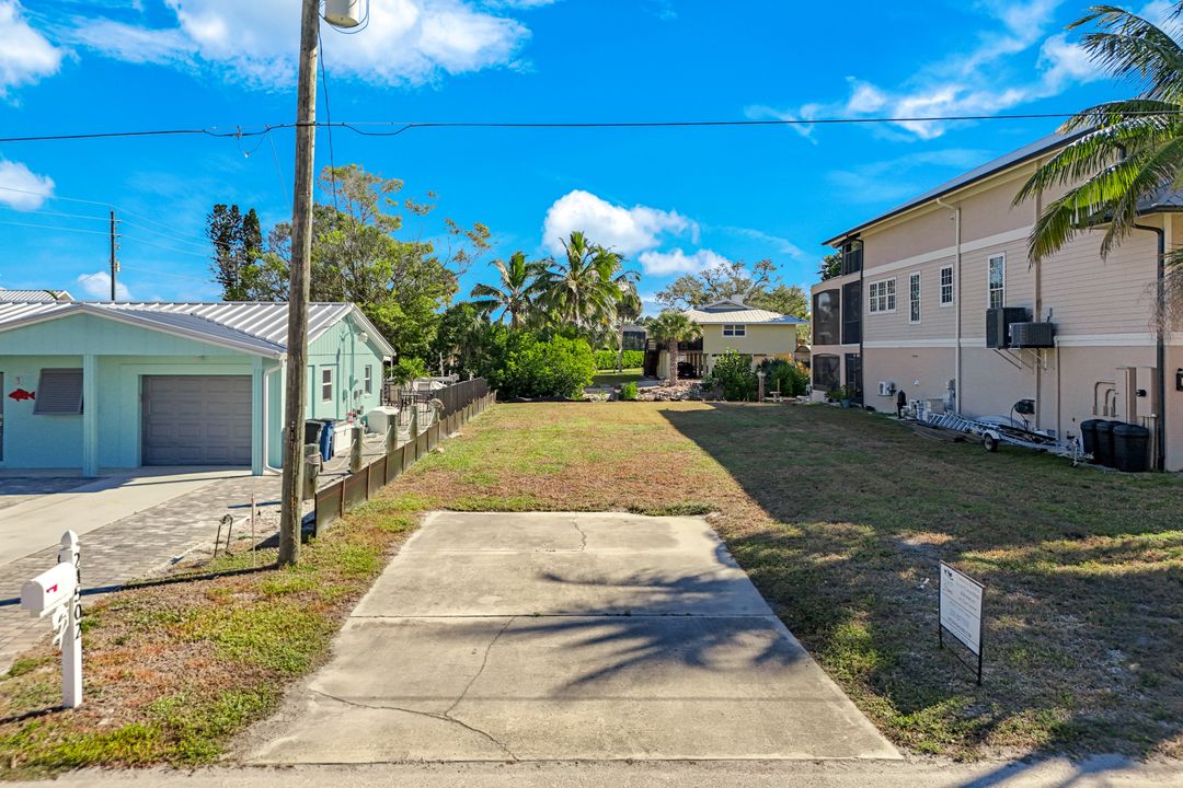 24504 Redfish St, Bonita Springs, FL 34134