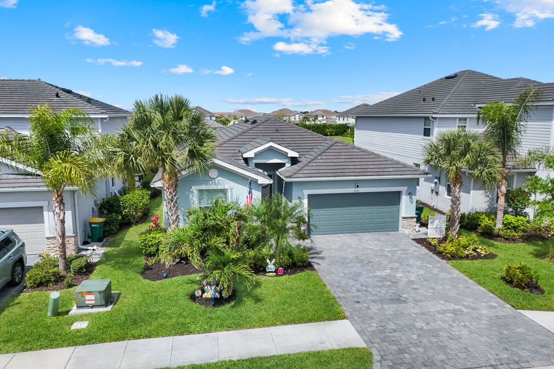 2193 Clementine St, Naples, FL 34120