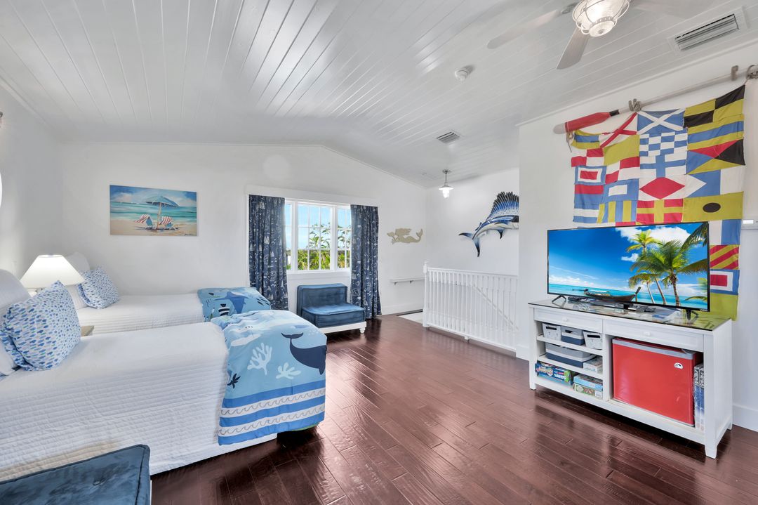 535 93rd Ave N, Naples, FL 34108