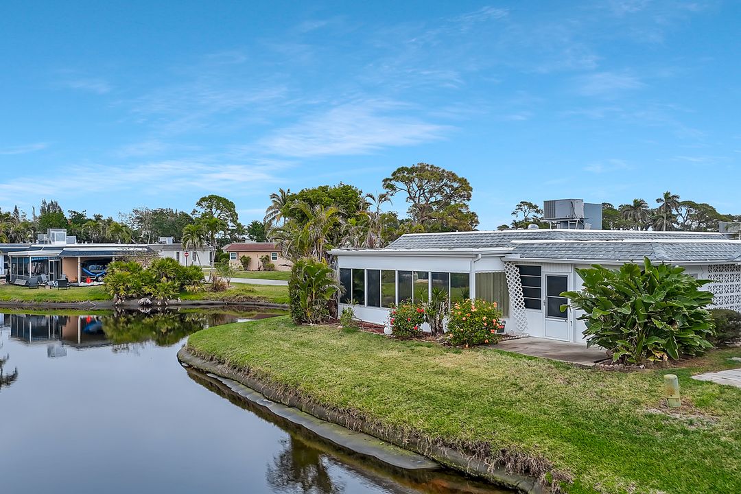 9 Hackney Ln, Naples, FL 34112