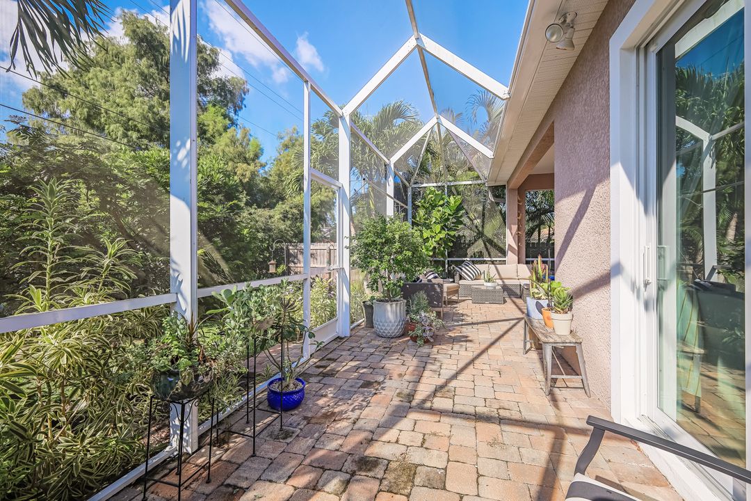 838 95th Ave N, Naples, FL 34108