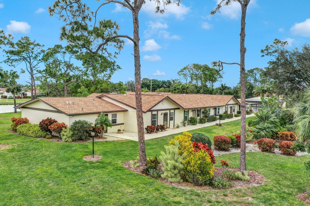 1004 Pine Isle Ln, Naples, FL 34112