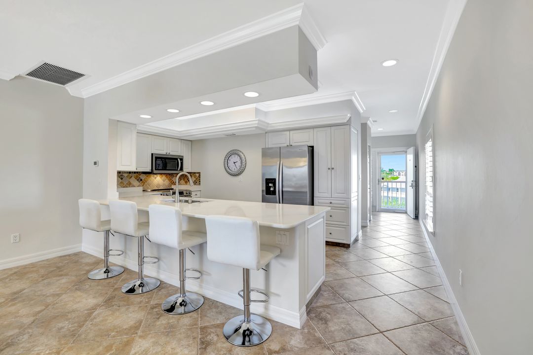 816 W Elkcam Cir #301, Marco Island, FL 34145