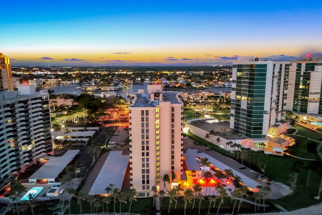 4001 Gulf Shore Blvd N #902, Naples, FL 34103