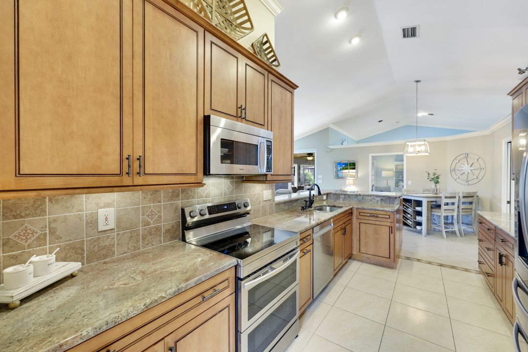 146 Plantation Cir, Naples, FL 34104