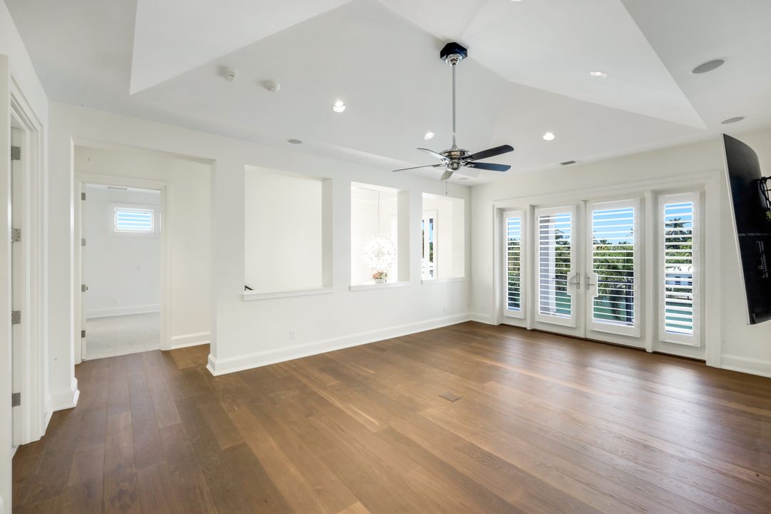 605 Galleon Dr, Naples, FL 34102