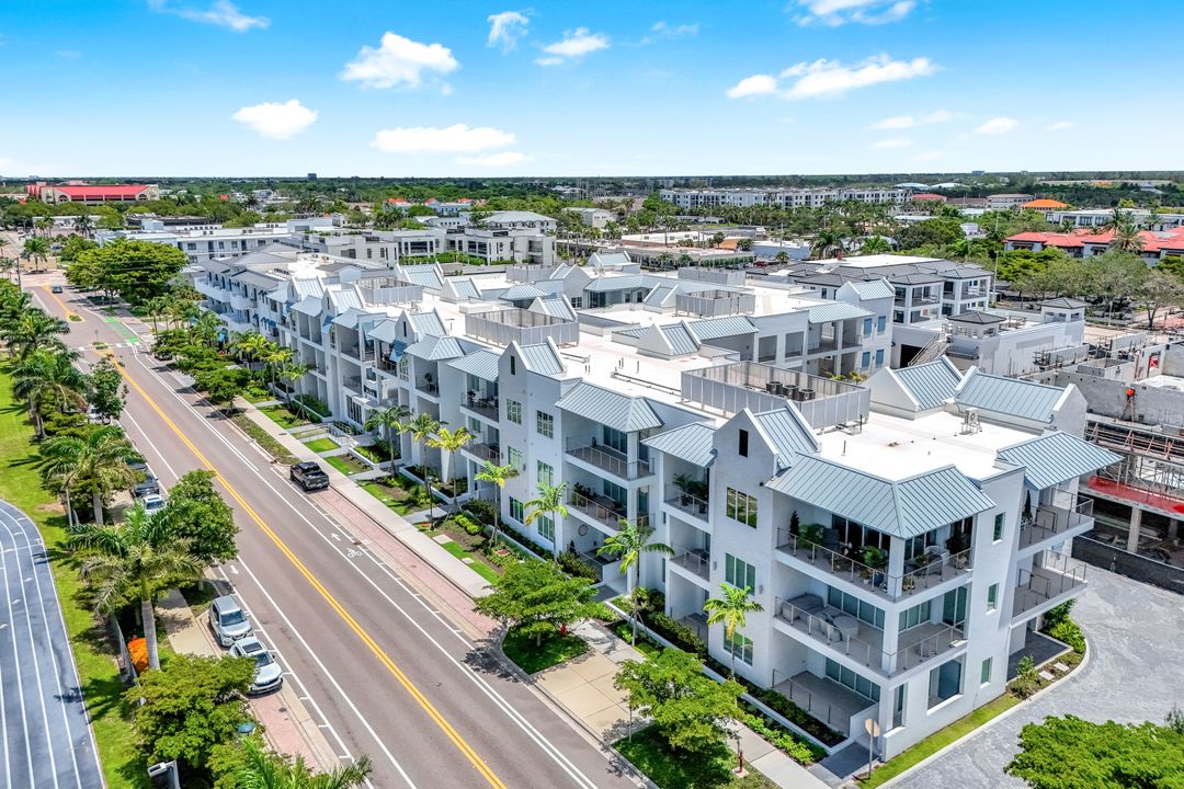 201 8th St S #308, Naples, FL 34102