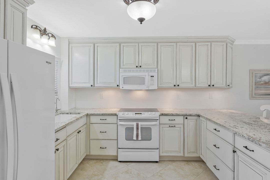 226 3rd St #206, Bonita Springs, FL 34134