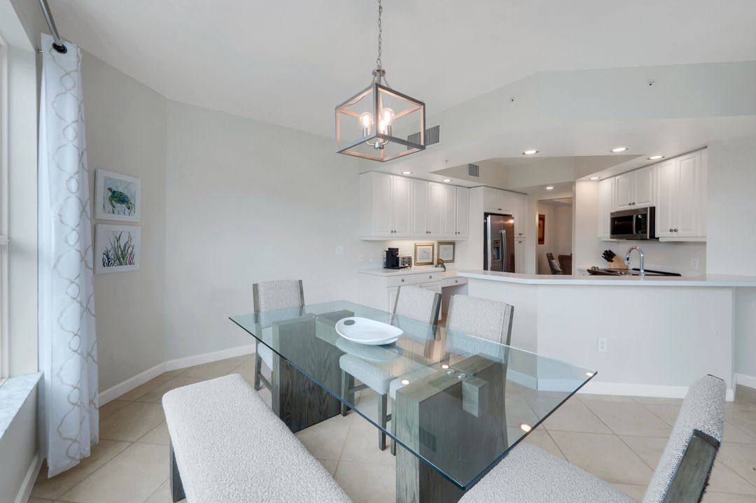 300 Dunes Blvd #203, Naples, FL 34110